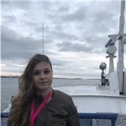 Studentessa universitaria propone lezioni di lingua francese